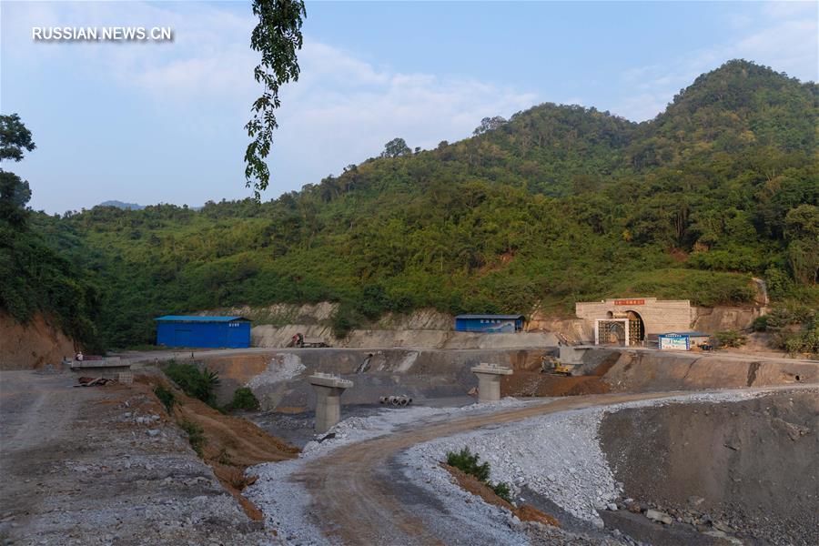 На строительстве железной дороги Китай -- Лаос досрочно завершили проходку тоннеля "Бан Ка-1"