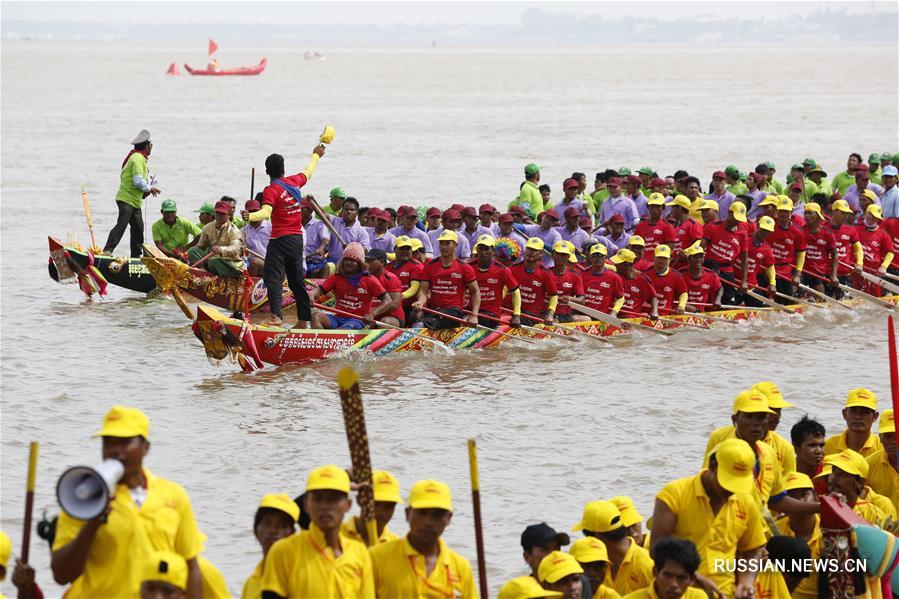 Фестиваль Бон Ом Тук в Камбодже