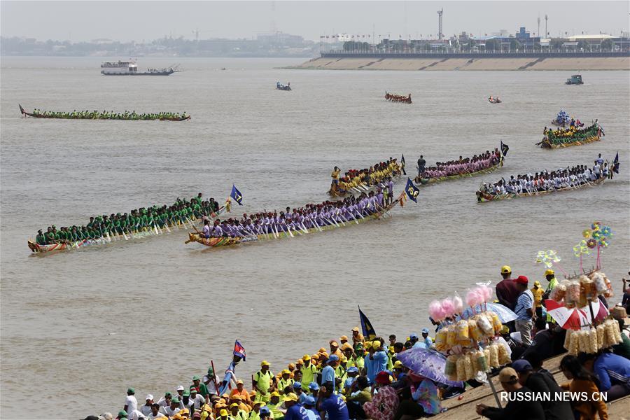Фестиваль Бон Ом Тук в Камбодже