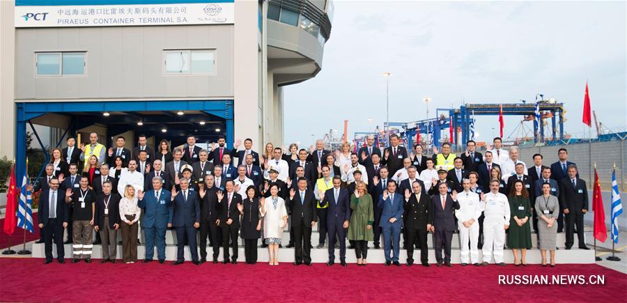 （XHDW）（4）习近平和希腊总理米佐塔基斯共同参观中远海运比雷埃夫斯港项目