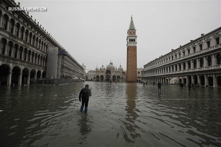 Венеция серьезно пострадала от сильного наводнения