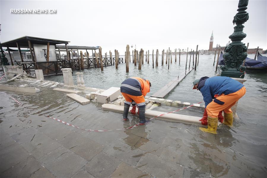 Венеция серьезно пострадала от сильного наводнения
