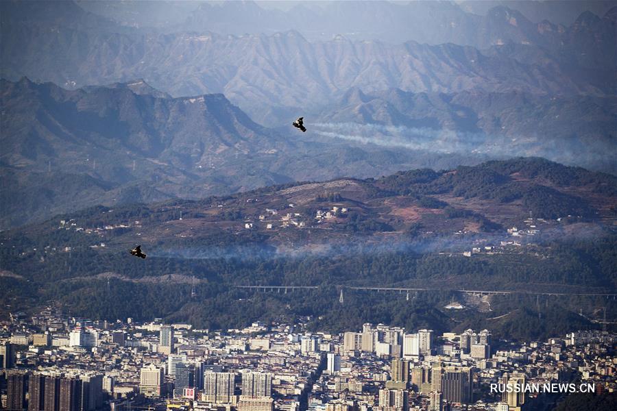 "Реактивные люди" пролетели над горой Тяньмэньшань