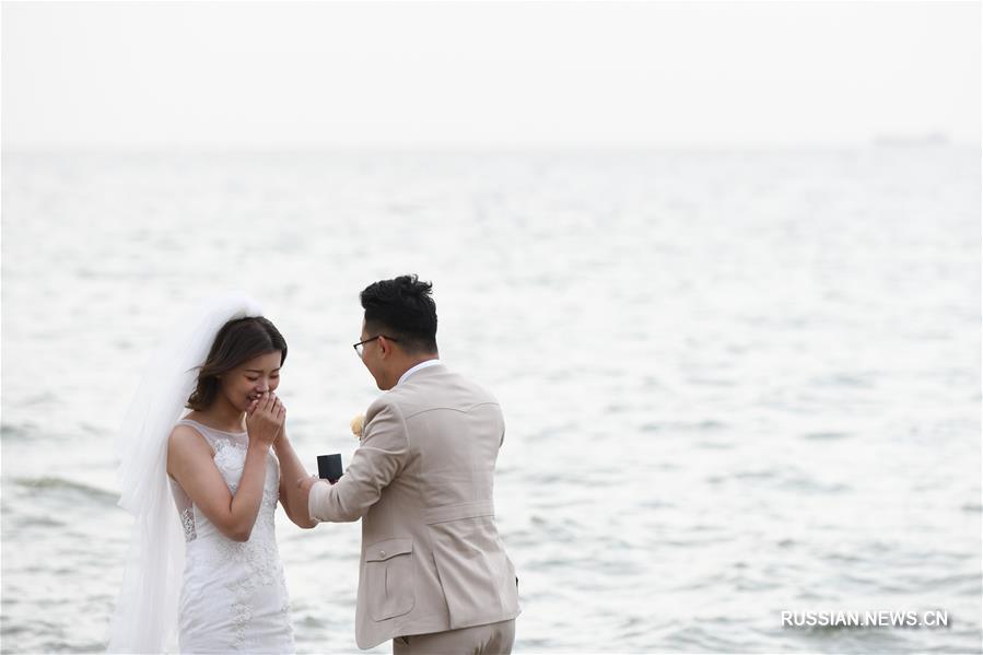 Свадебные фотографии на берегу озера Чаоху в Хэфэе