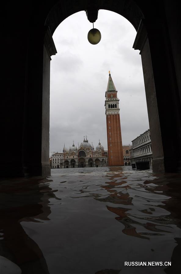 В Венеции продолжается наводнение