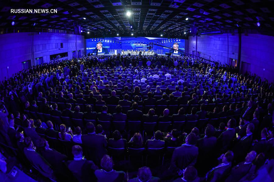 В. Путин выступил на международном инвестиционном форуме "Россия зовет"