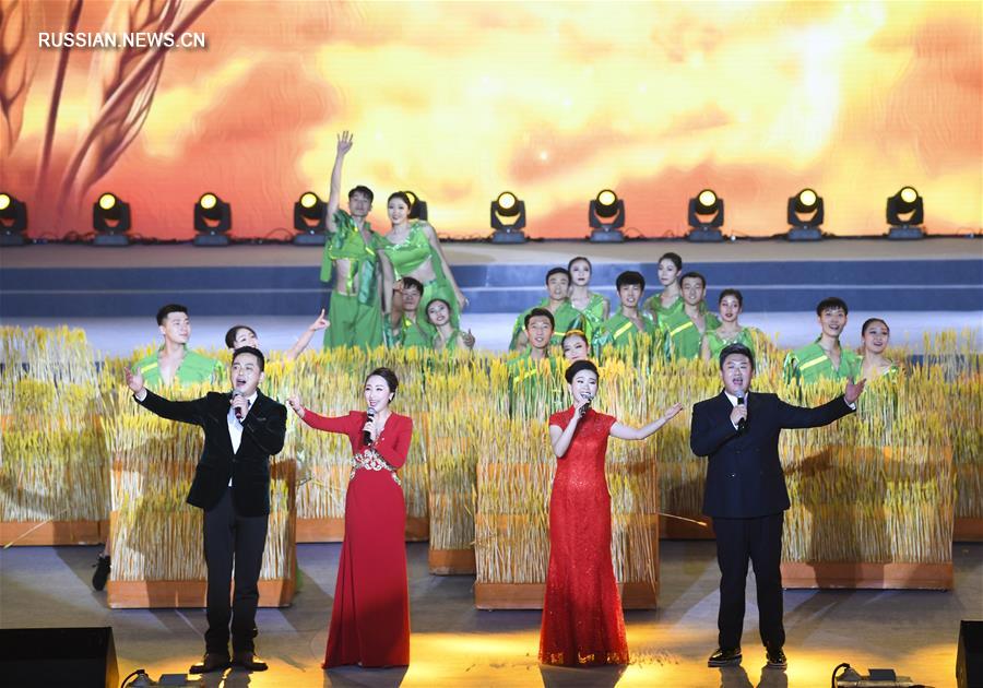 В уезде Ушань на юго-западе Китая стартовал 13-й фестиваль красных листьев 