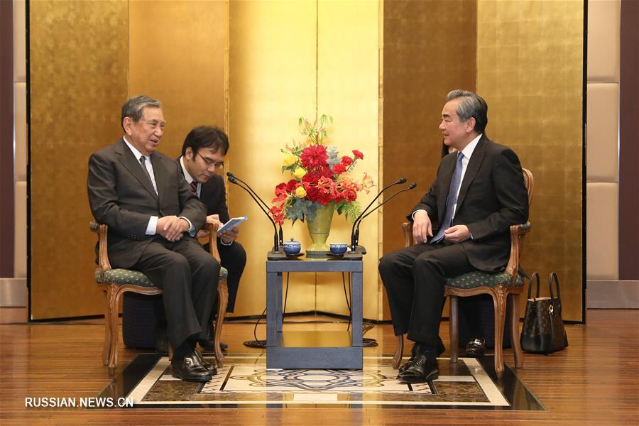 Ван И встретился с председателем Ассоциации содействия развитию международной торговли Японии