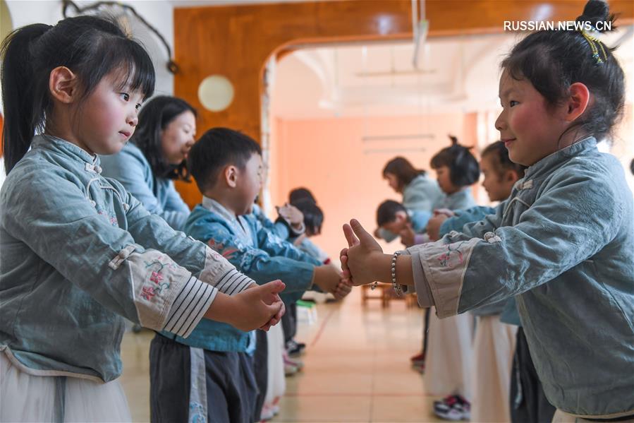 Уроки старины в детском саду в Хучжоу