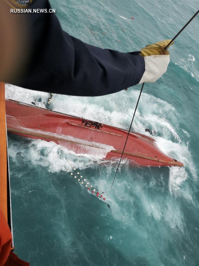 В результате крушения рыболовного судна на востоке Китая четыре человека пропали без вести 