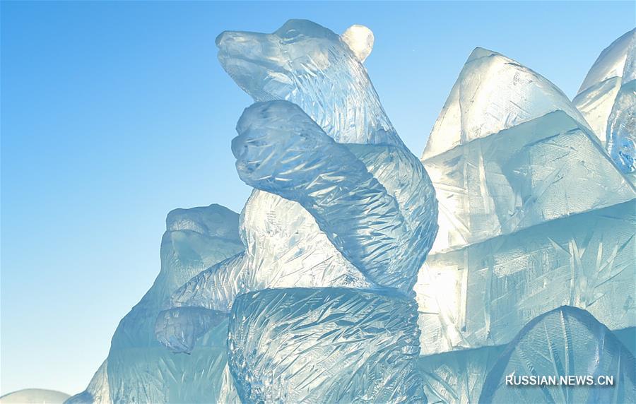 Изящные ледяные композиции украсили парк в Хулун-Буире 