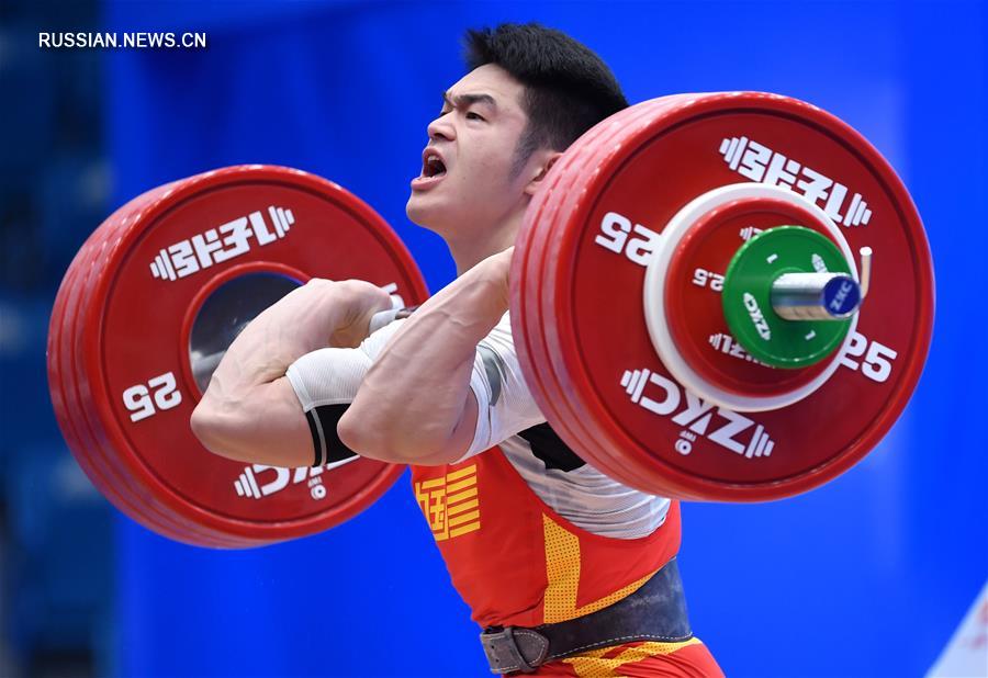 Ши Чжиюн взял три золотые медали в категории 73 кг среди мужчин на Кубке мира по тяжелой атлетике в г. Тяньцзинь