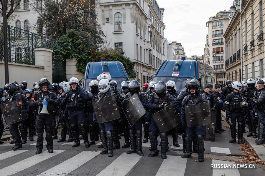 Во Франции продолжается общенациональная забастовка