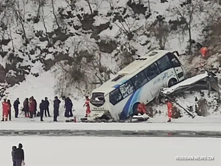 （突发事件）（2）吉林通化一客车坠落江边 已致4人死亡多人受伤