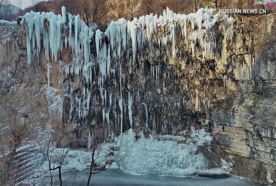 Ледяные водопады в ландшафтном парке Хухушуй