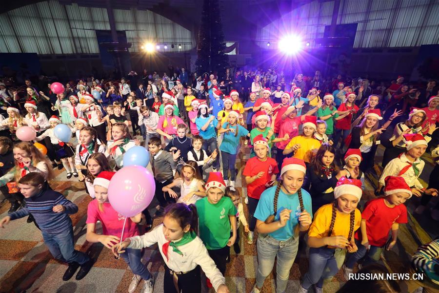 350 лучших представителей пионерских организаций собрались на новогоднее представление в Минске  