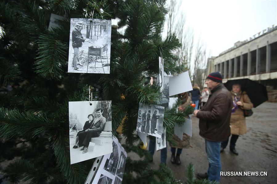 В Припяти установили новогоднюю елку