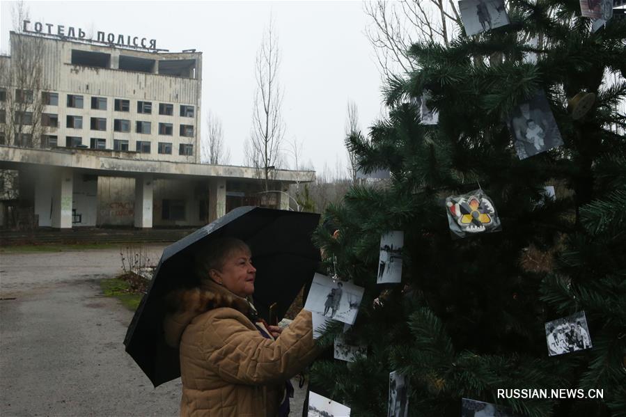 В Припяти установили новогоднюю елку