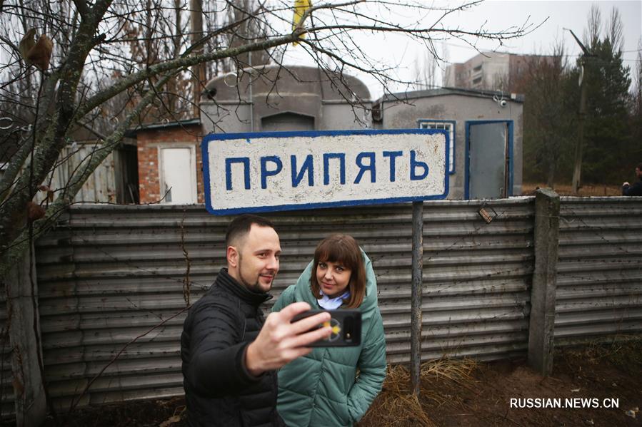 В Припяти установили новогоднюю елку