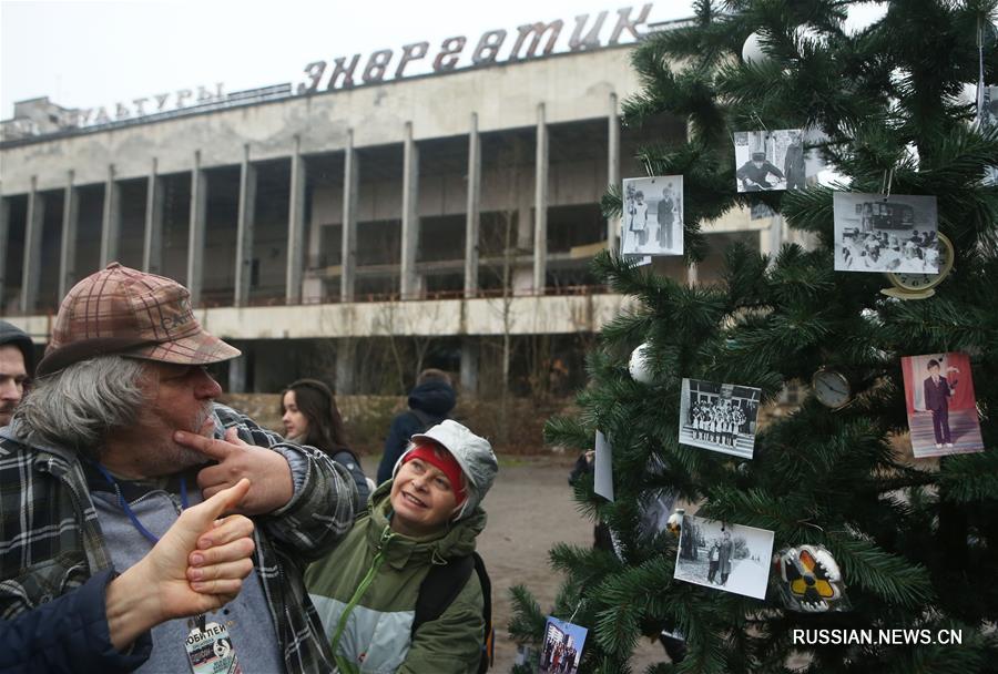 В Припяти установили новогоднюю елку