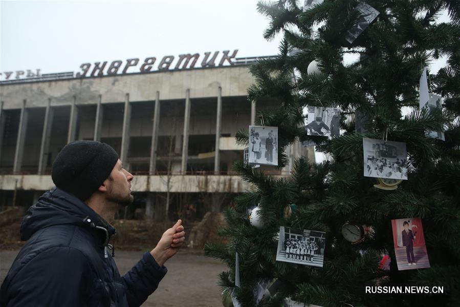 В Припяти установили новогоднюю елку