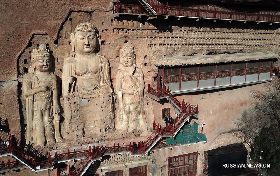 Пещерные храмы горы Майцзишань после снегопада