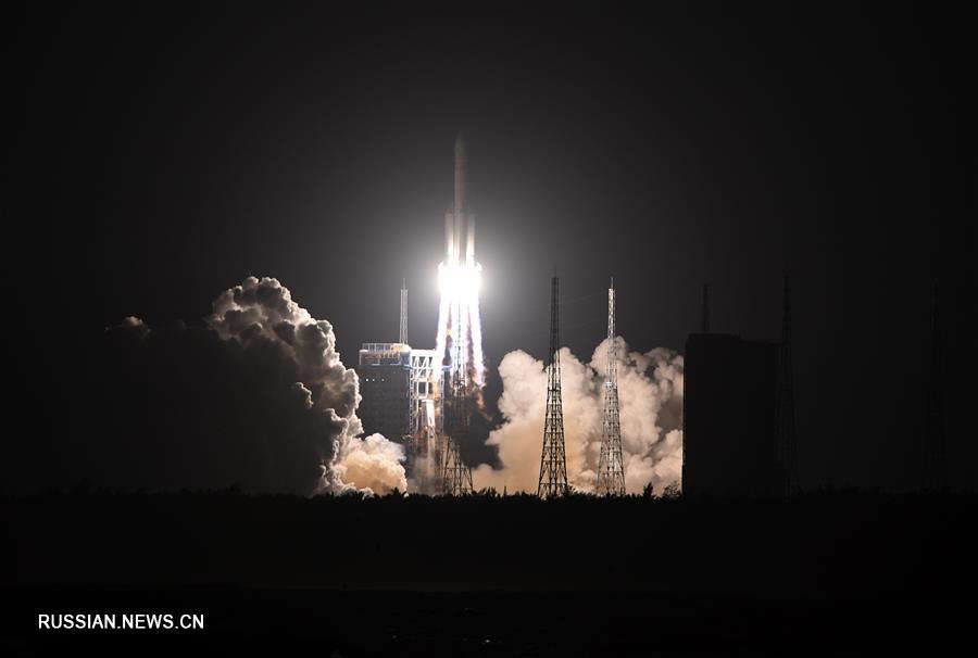 Китай успешно запустил ракету-носитель "Чанчжэн-5" со спутником "Шицзянь-20" на борту