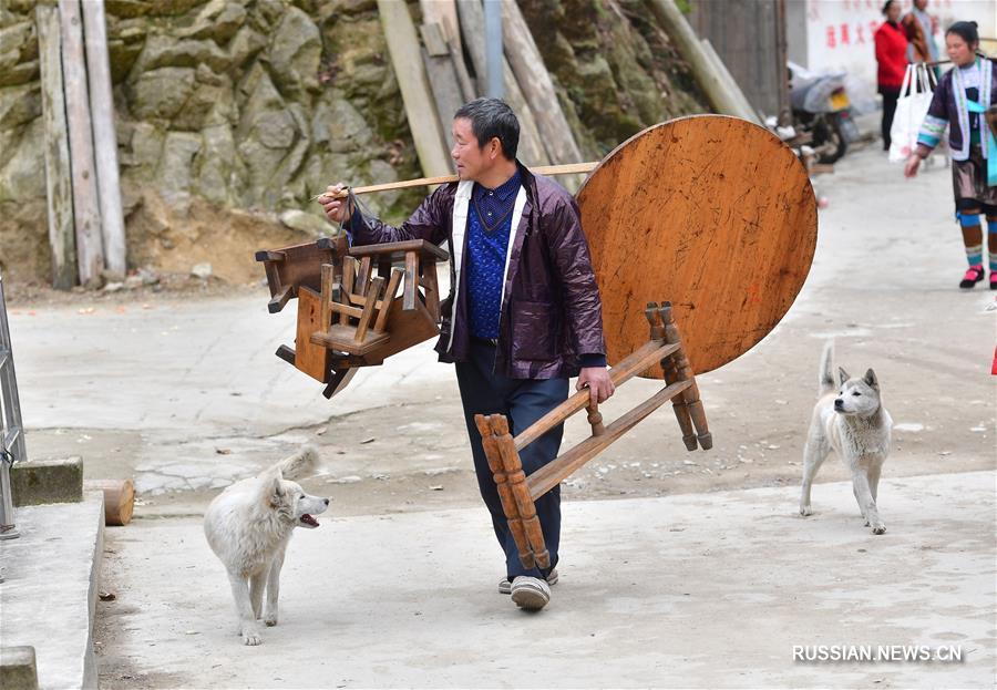 Празднование Нового года народности мяо в бедной горной деревеньке на границе Гуйчжоу и Гуанси