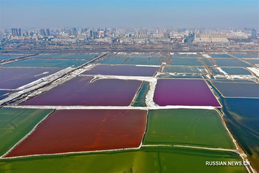 Разноцветные соленые озера на севере Китая