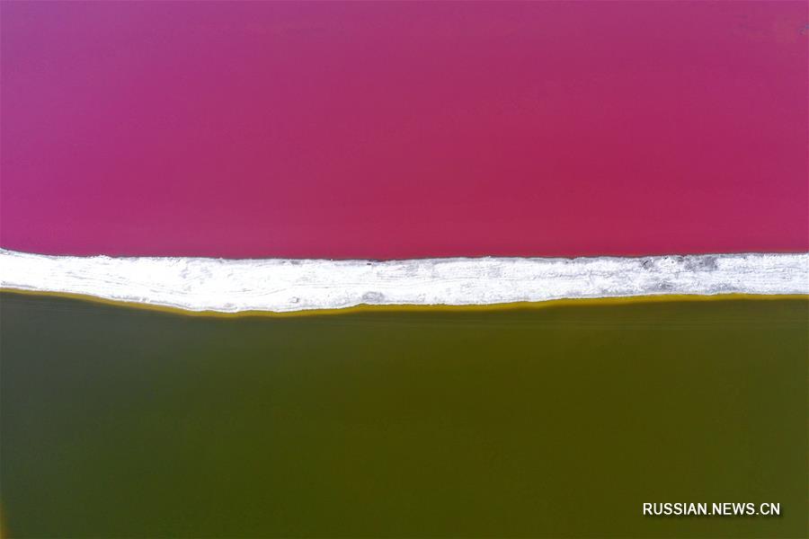 Разноцветные соленые озера на севере Китая