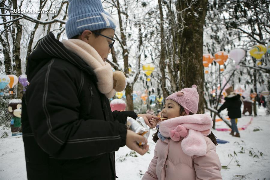 Фестиваль льда и снега привел детей в восторг