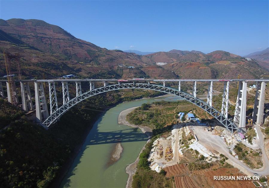 Завершается строительство основной части железнодорожного мегамоста через реку Нуцзян