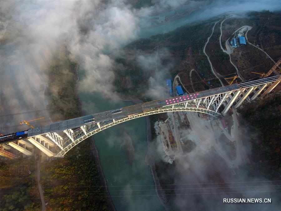 Завершено возведение основных конструкций мегамоста через реку Нуцзян в провинции Юньнань