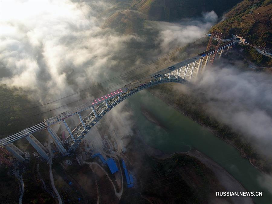 Завершено возведение основных конструкций мегамоста через реку Нуцзян в провинции Юньнань