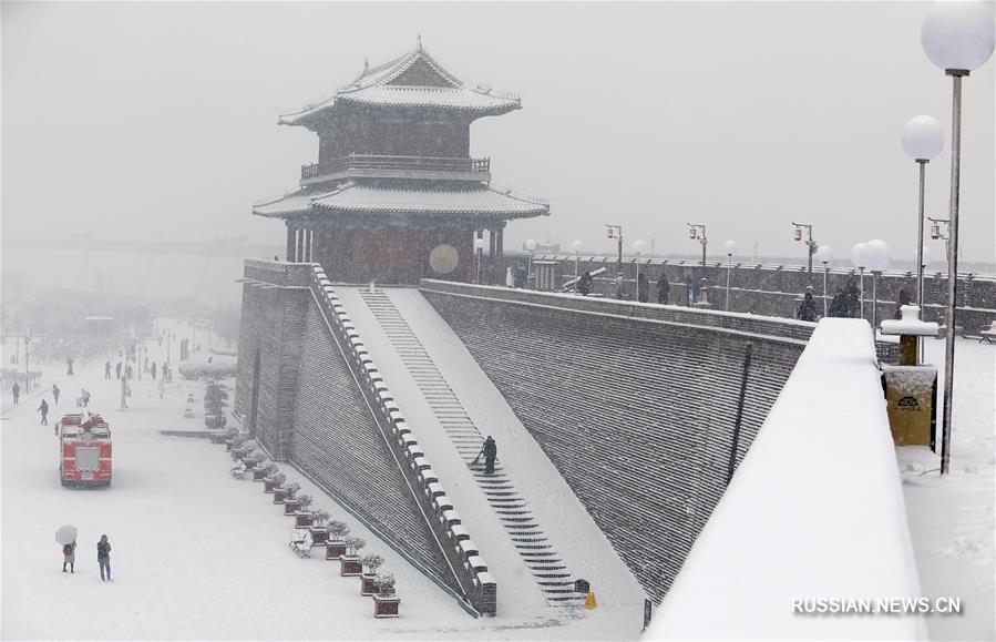 Снег в древнем городе Чжэндин