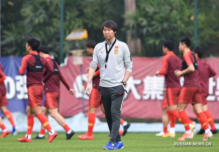 Тренировка сборной Китая по футболу под руководством нового главного тренера Ли Те