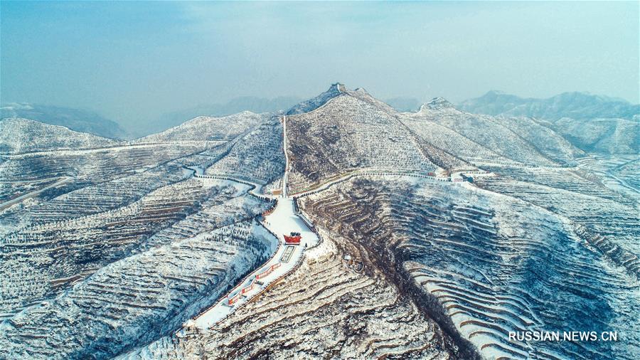 Заснеженные террасные поля в горах Тайханшань