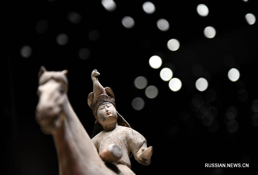 Выставка "Древнее, как небо -- Искусство династий Чжоу, Цинь, Хань и Тан" открылась в Сиане