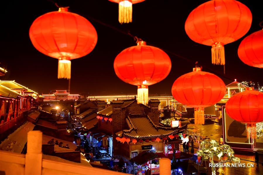 Фестиваль фонарей в самобытной деревне в провинции Хэнань
