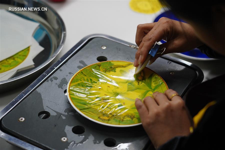 В Цзиндэчжэнь находят новые пути поддержки молодых художников-керамистов 