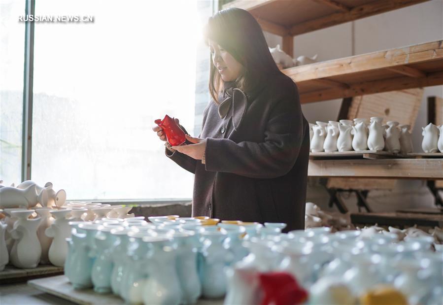 В Цзиндэчжэнь находят новые пути поддержки молодых художников-керамистов 