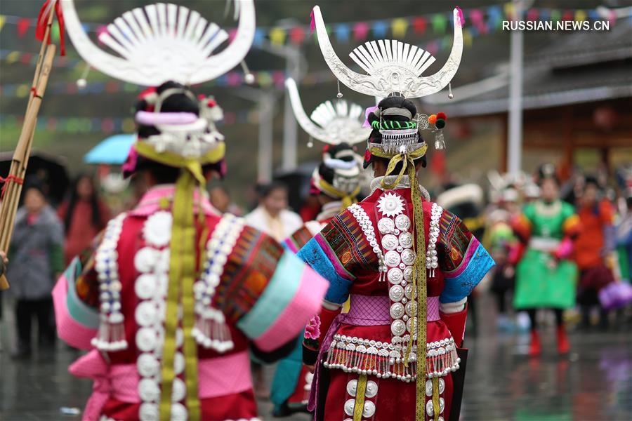 Празднование Нового года народностью мяо в деревне Фаньян 