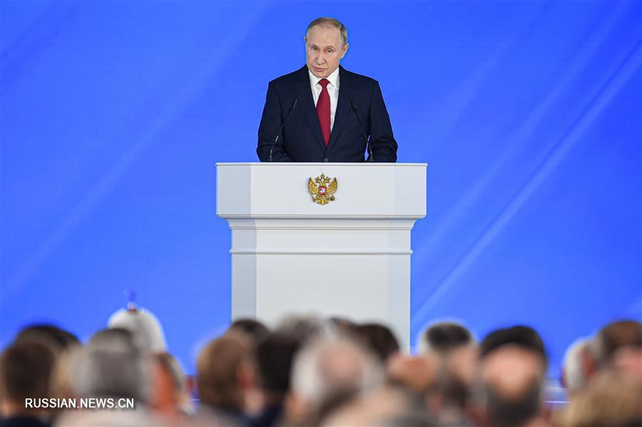 Президент России В. Путин выступил с посланием к Федеральному собранию РФ