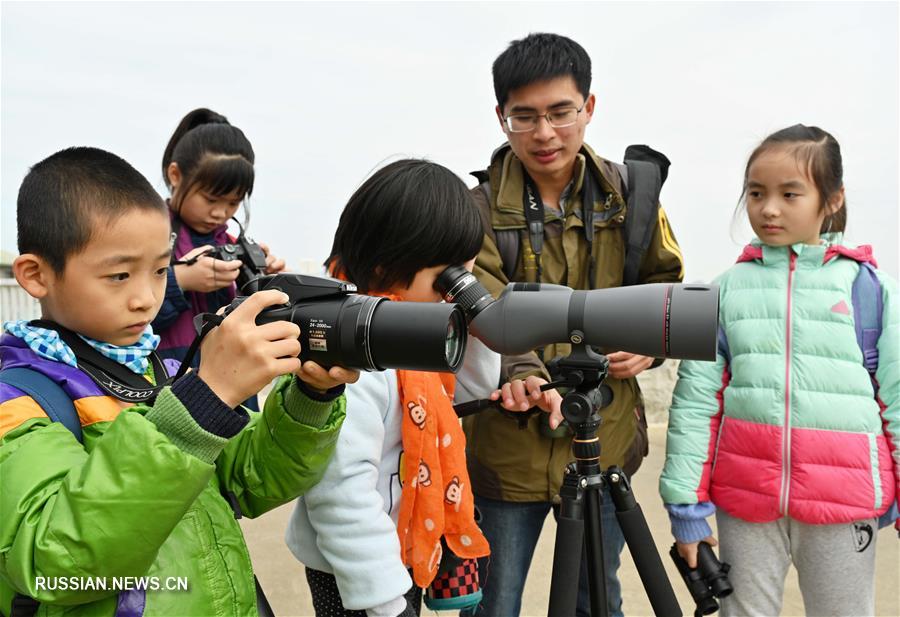 Юные орнитологи-любители побывали на заболоченных угодьях в устье реки Миньцзян