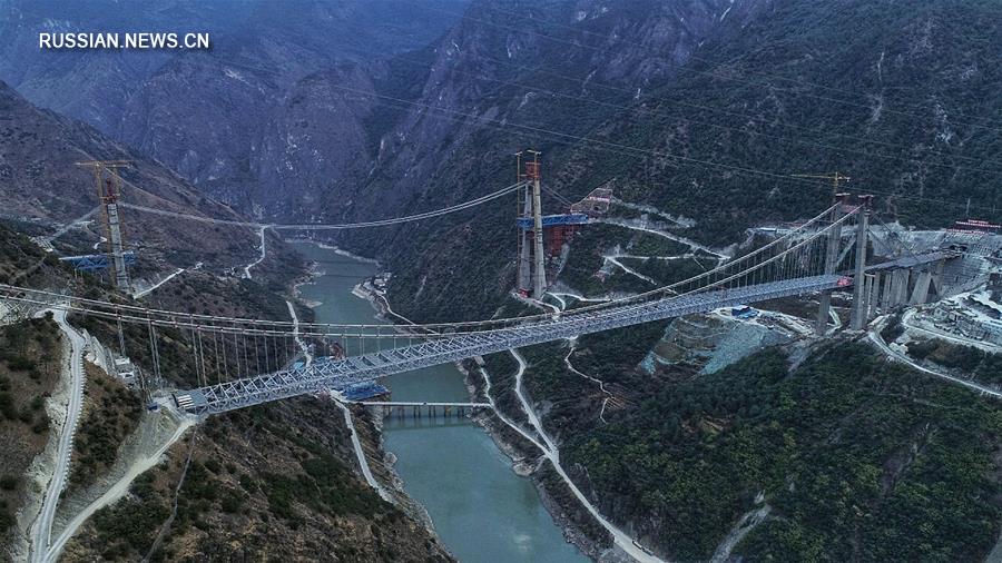 В провинции Юньнань завершена стыковка автомобильного моста через реку Цзиньшацзян