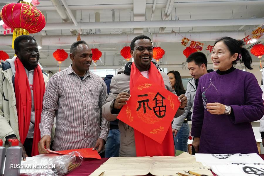 Иностранные студенты в китайской столице отмечают праздник Весны