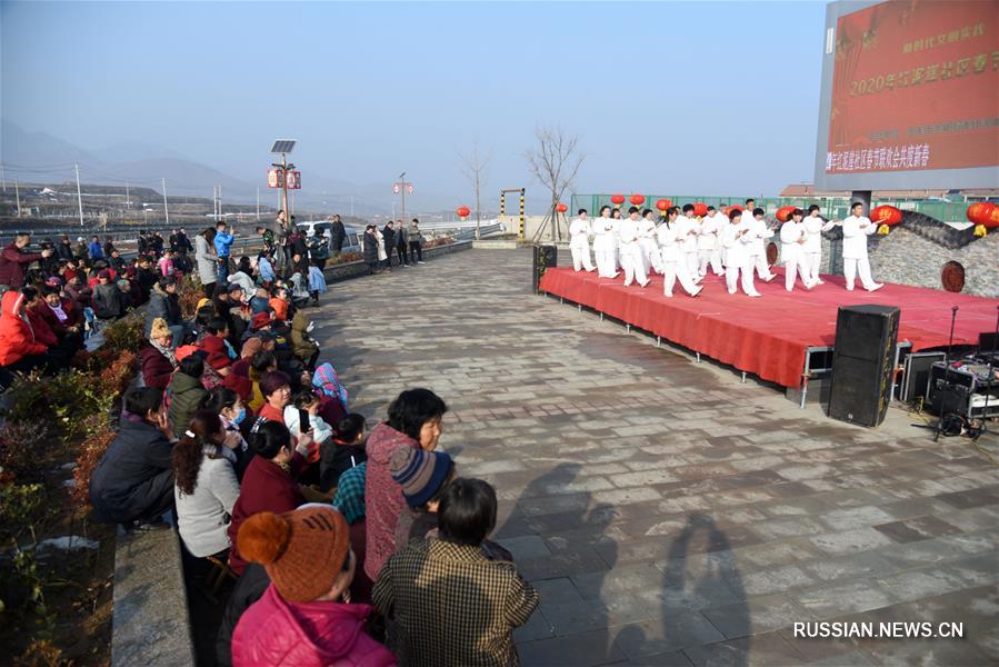 Счастливые песни на "деревенском гала-концерте" в провинции Шаньдун