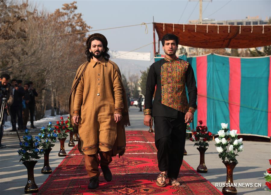 Показ афганской традиционной одежды в Кабуле