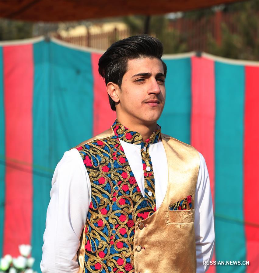 Показ афганской традиционной одежды в Кабуле