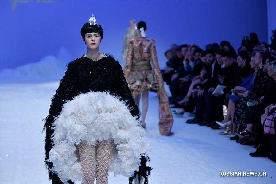 Неделя моды haute couture в Париже: показ коллекции китайского дизайнера Го Пэй